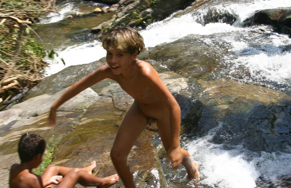 Brazilian Cliff Slide pics - Nudism reduces self-consciousness