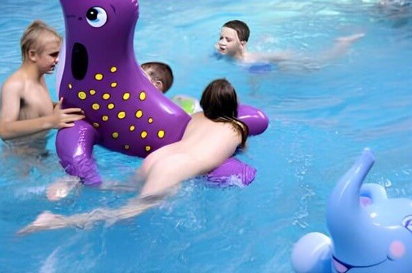 Indoor Waterside Day photo gallery - Living freely and naturally is the dream of naturists