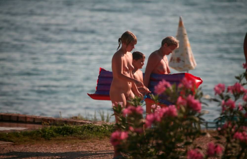 Dusk Til Dawn Showering phoros - Naturists are open to the world and the environment