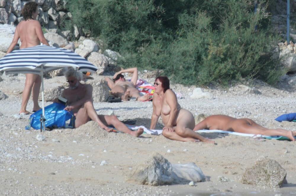 Croatian Baska Beach pics - Blending in with the crowd of nudists