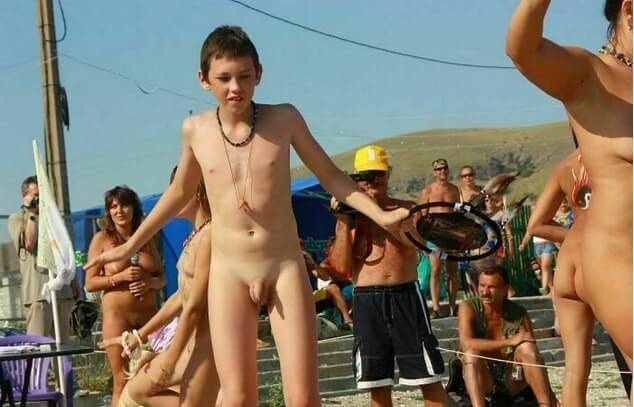 Nudists in Crimea photos - Freedom and naturalness are important to naturists