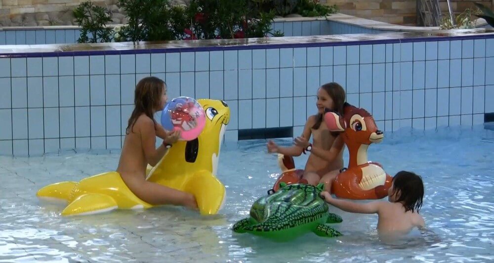 Aqua Extravaganza 1 Full HD - Love for oneself and nature as the foundation of naturism