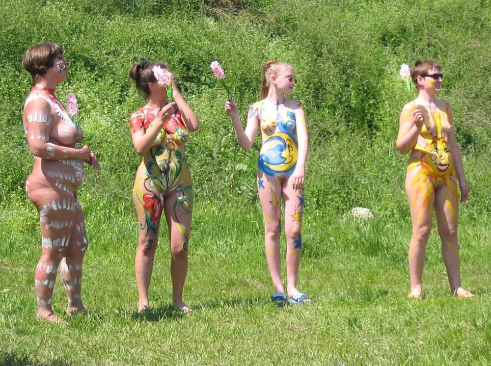 Family String-Apple Game Pics - A nudist values simplicity in life and naturalness in expression