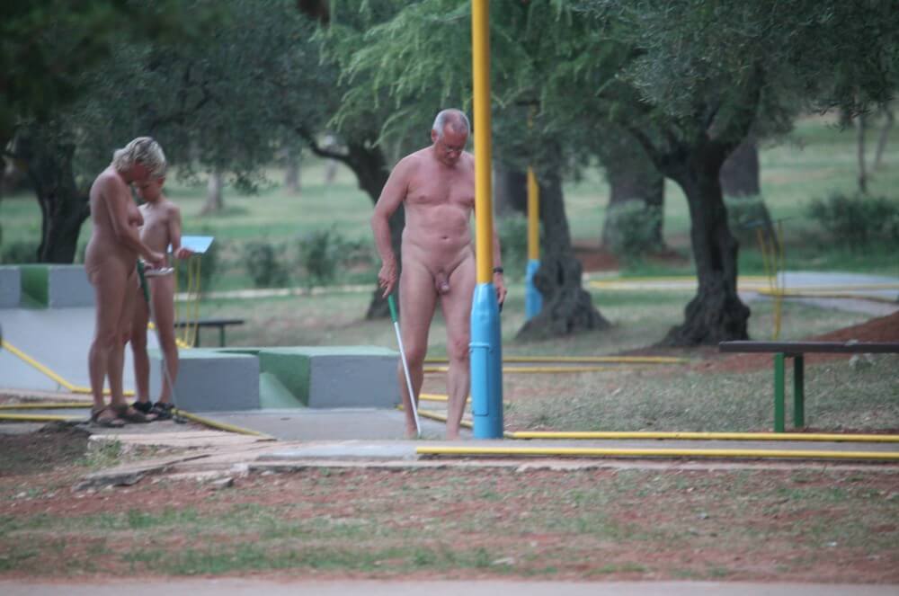 Mini-Golf Nude Participants pics - Nudism encourages love for nature and oneself