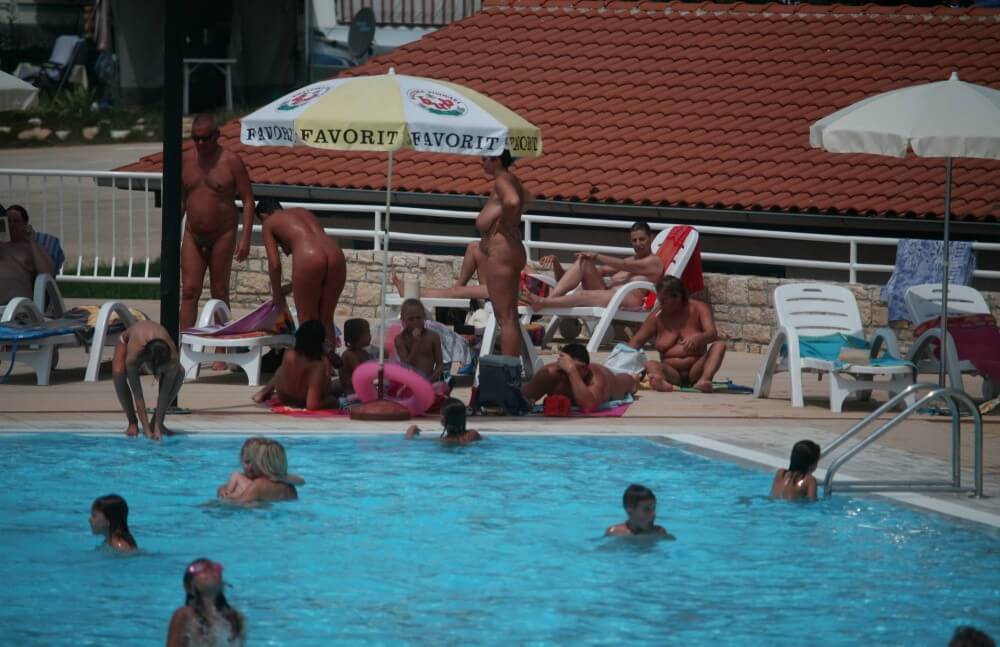Naturist Pool Observation pics - The Naked Human Body