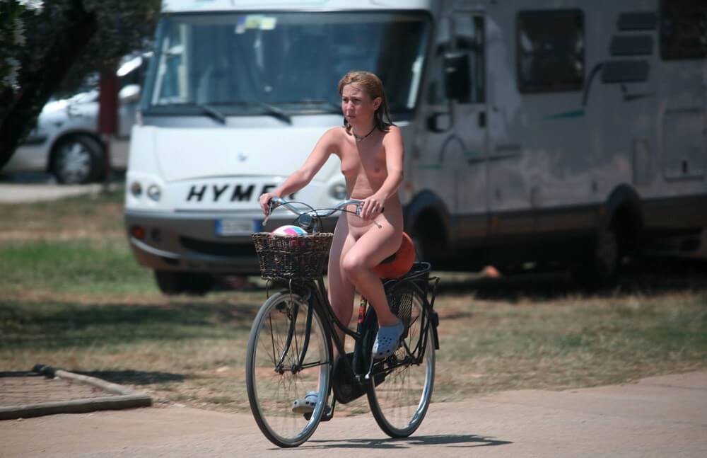 Leaving the Outdoor Site pics - Types of recreation in nudist destinations