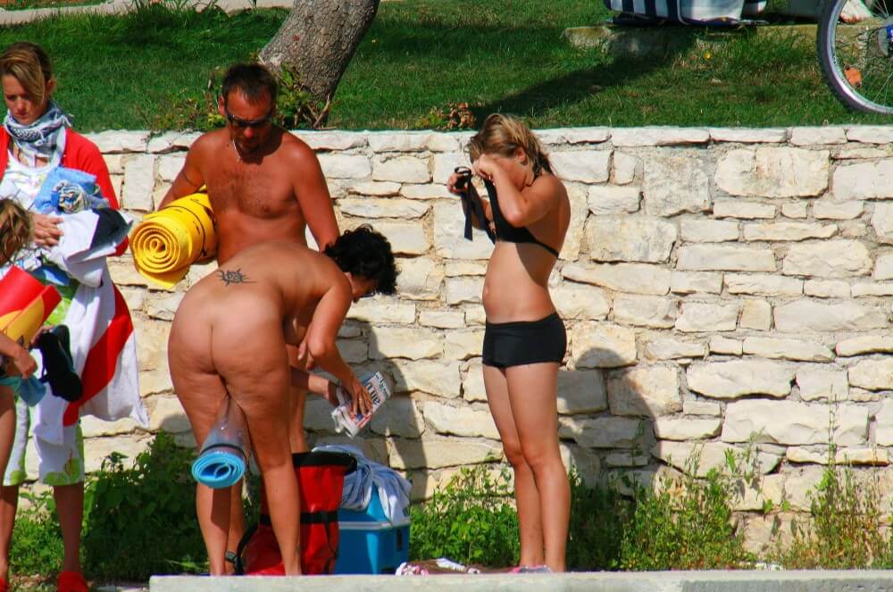 Ula FKK Sisters Day photo gallery - Being oneself is the foundation of nudism