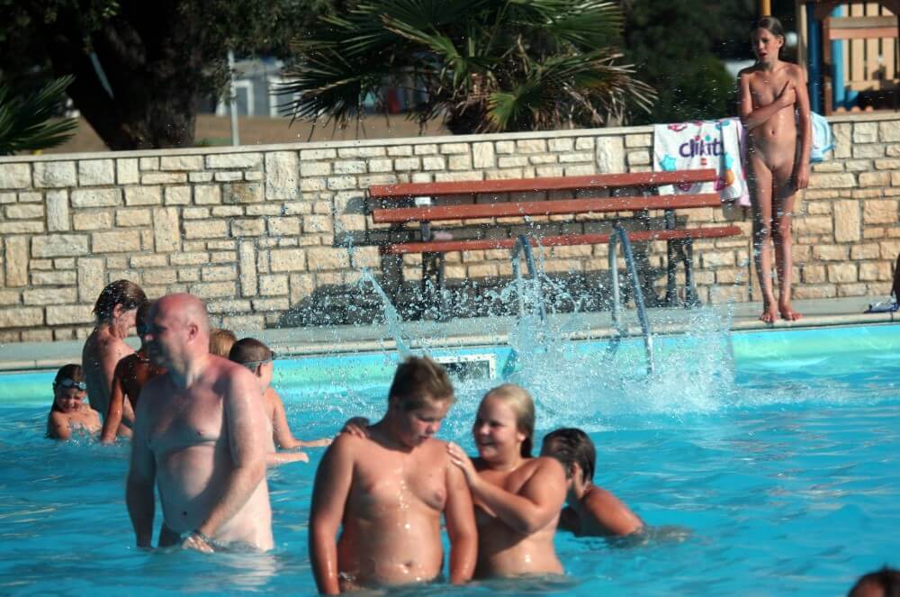 Naturist Pool Girls Profile pics - Nudism and naturism promote respect for natural beauty and diversity