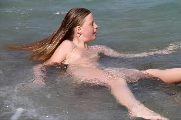 Turqoise Water Splash pics - Nudism brings joy and pleasure