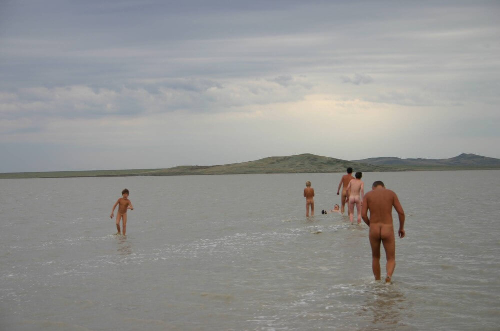 Black-Sea Body Mud Shots pics - Lightheartedness and ease are characteristic features of the practice of nudism and naturism