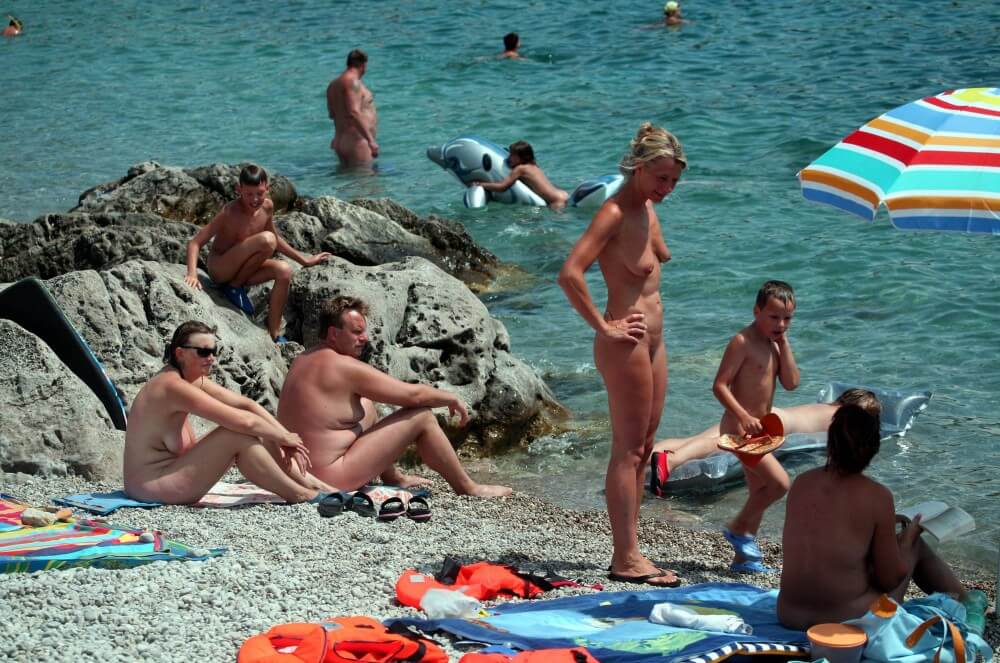 Rock Side Family Camping pics - Nudism improves health and boosts self-esteem