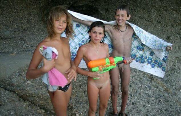 Naturism photo gallery # 33 - Spontaneous Nudism Thrives