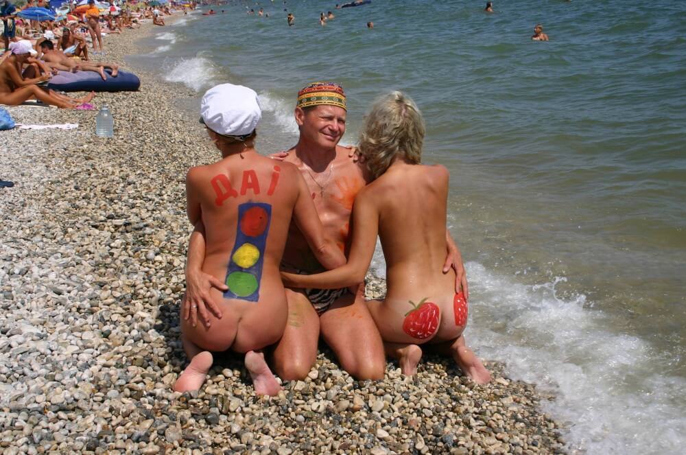 Bold Outdoor Nude Poses pics - The benefits of naturist vacations