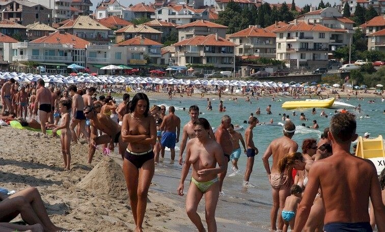 Enature - resort in solar Bulgaria - Nudism teaches you to appreciate the present