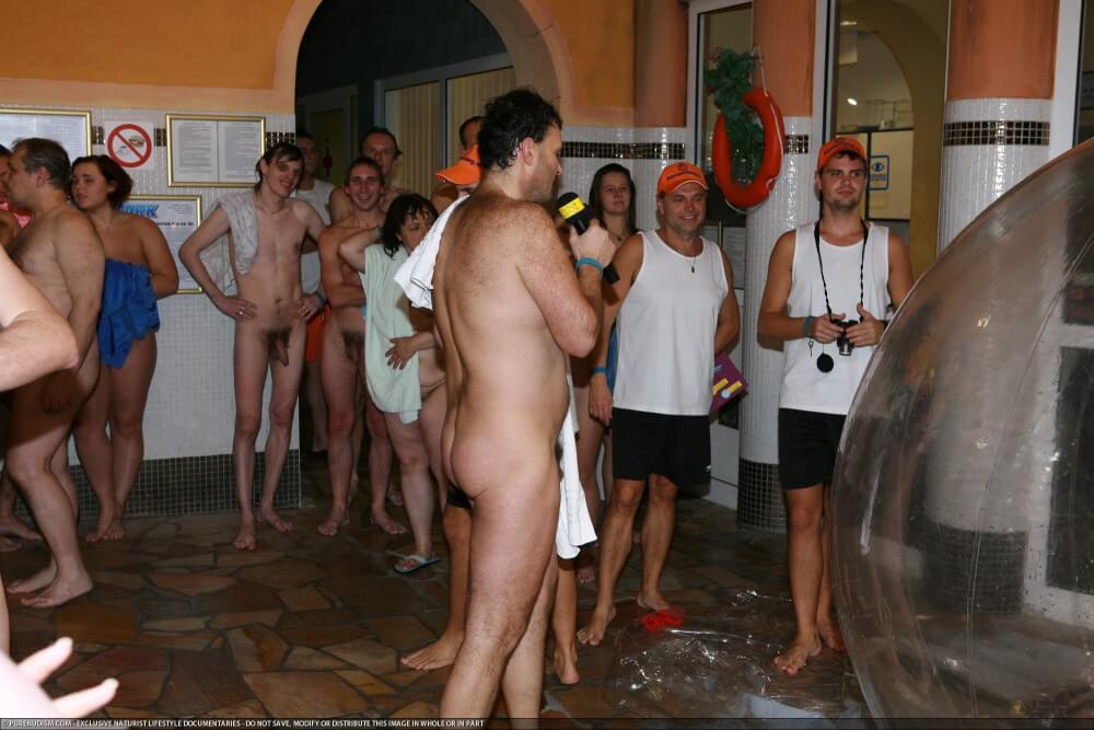 Naturism photo gallery # 56 - Naturists respect each other and those around them