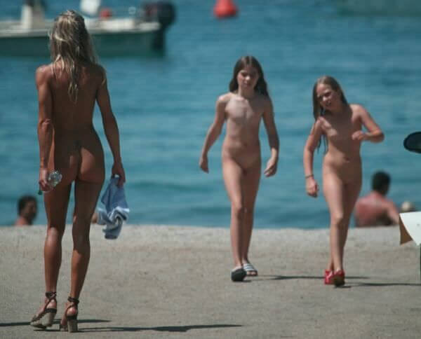 The nudism country photos - Taking off ones clothes is a way to strengthen inner harmony