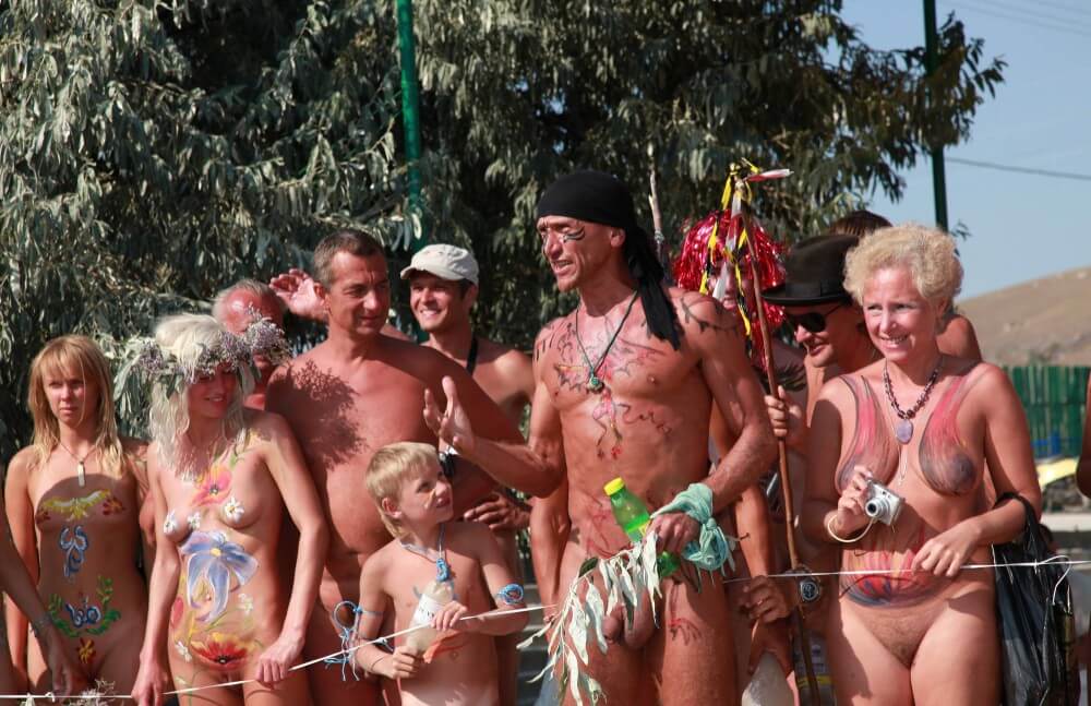 Naturist Day From Behind pics - We began to practice nudism consciously