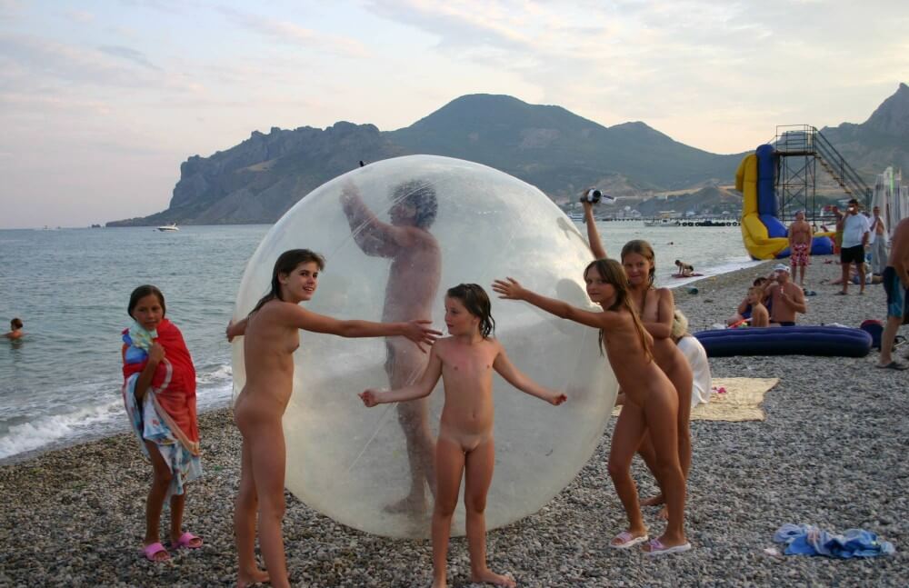 Pics Walk on the Beach Balloon - I attended a nudist gathering