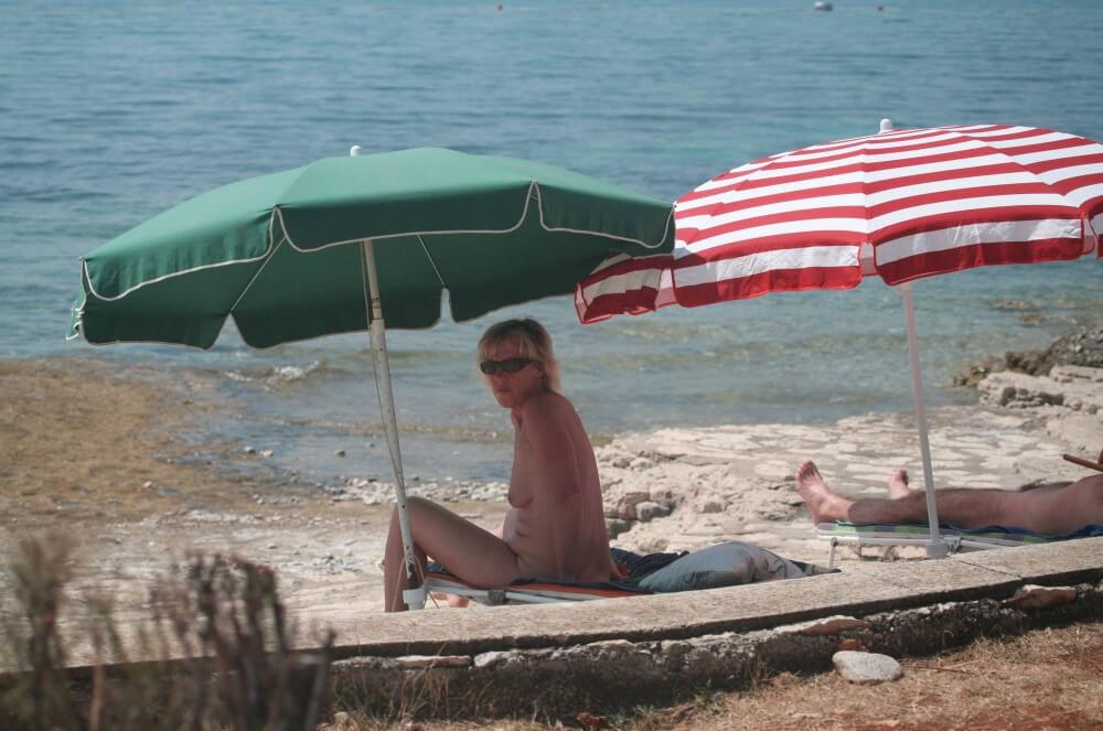 FKK Beachline Front pics - Living with joy and ease as part of the naturist and nudist lifestyle