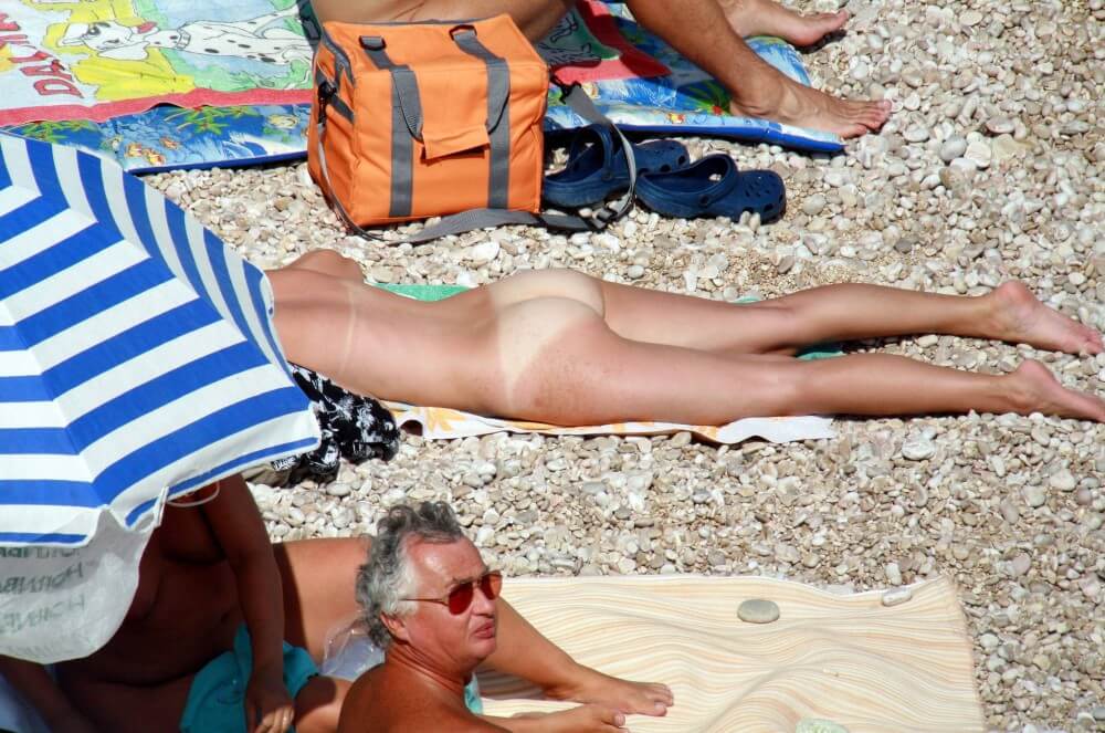 Naturists Beach Relaxation pics - Nudism and naturism are a path to natural harmony and inner wholeness