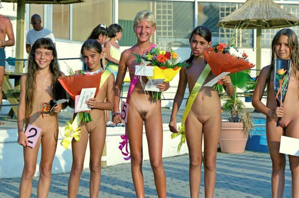 Beauty contest FR photos - Overcoming shame and awkwardness when taking off clothes