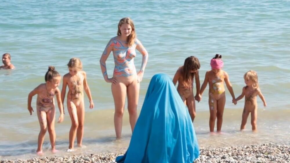 Neptune Day Full HD - Simplicity is an important part of naturists lives