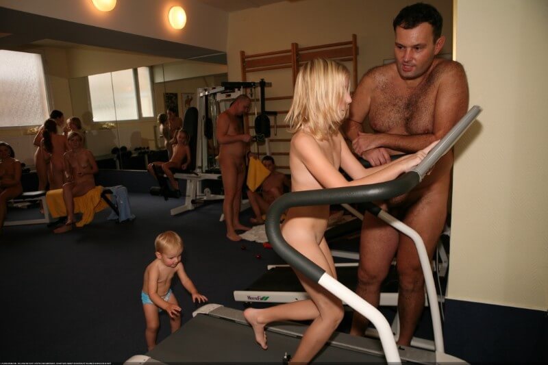 Record room naturists photos - Visit a nudist beach