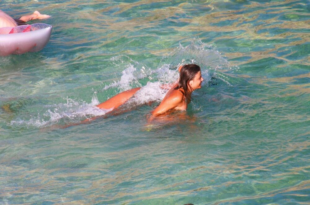 Ula FKK Teen Shore Run pics - For naturists, nudity is part of natural existence