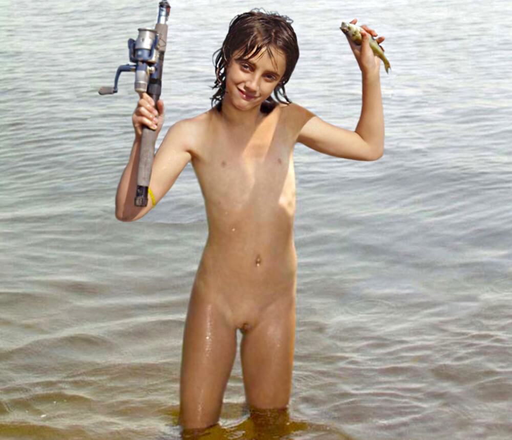 Naturism photo gallery # 42 - The naked body as a reflection of inner beauty