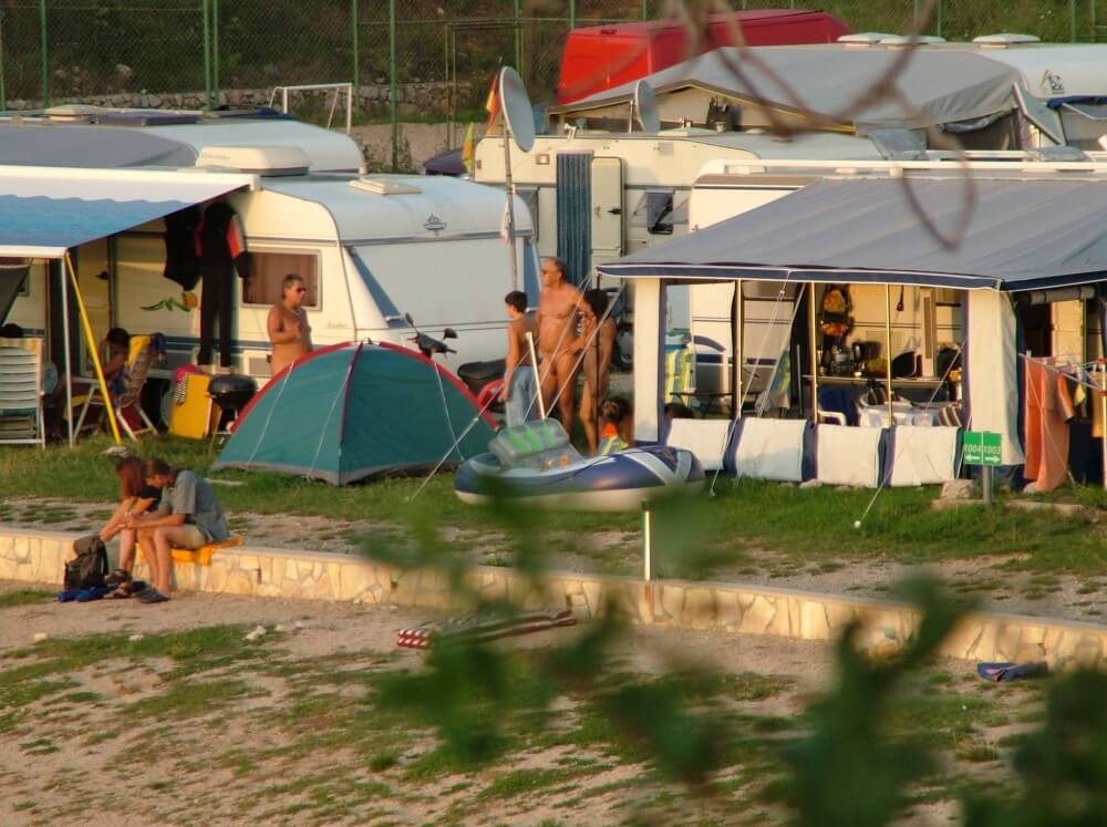 FKK Outdoor Shoreline pics - The Lifestyle of Naturism Supporters