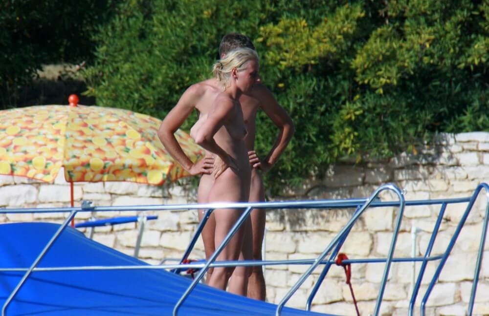 Casual Beachside Strolling pics - Human nature in its original form