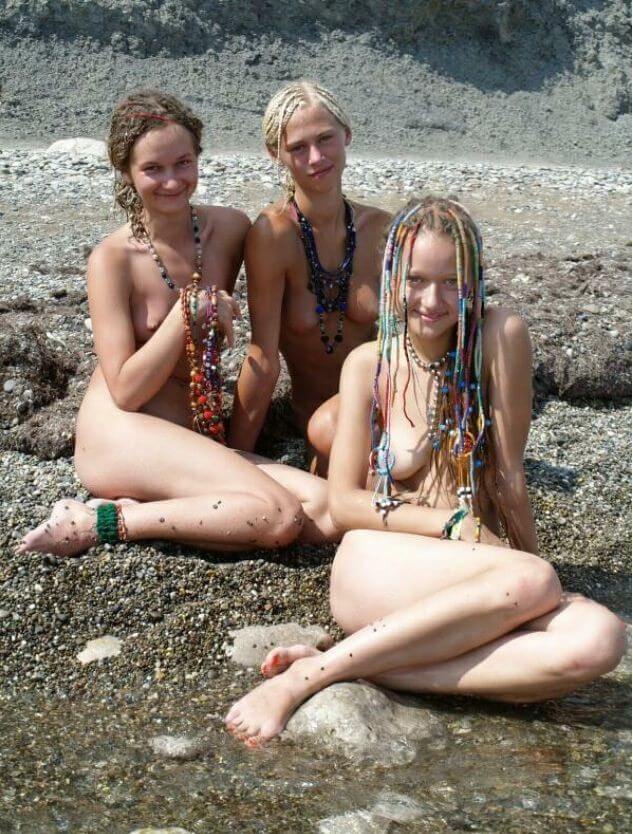 Naturism photo gallery # 49 - Differences between nudists and naturists