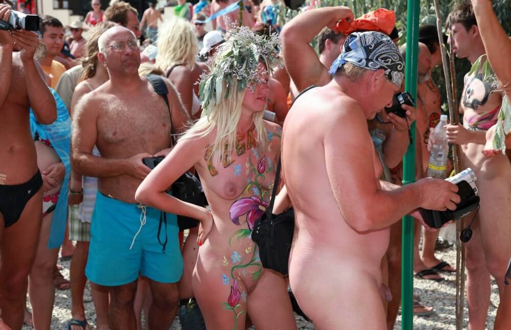 Neptune Painting Couple pics - Not being afraid of nudity is the path to inner freedom and harmony