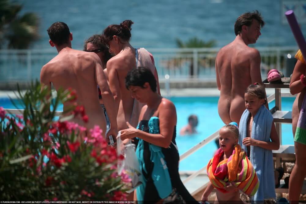 Naturism photo gallery # 66 - Nudism is based on sincerity